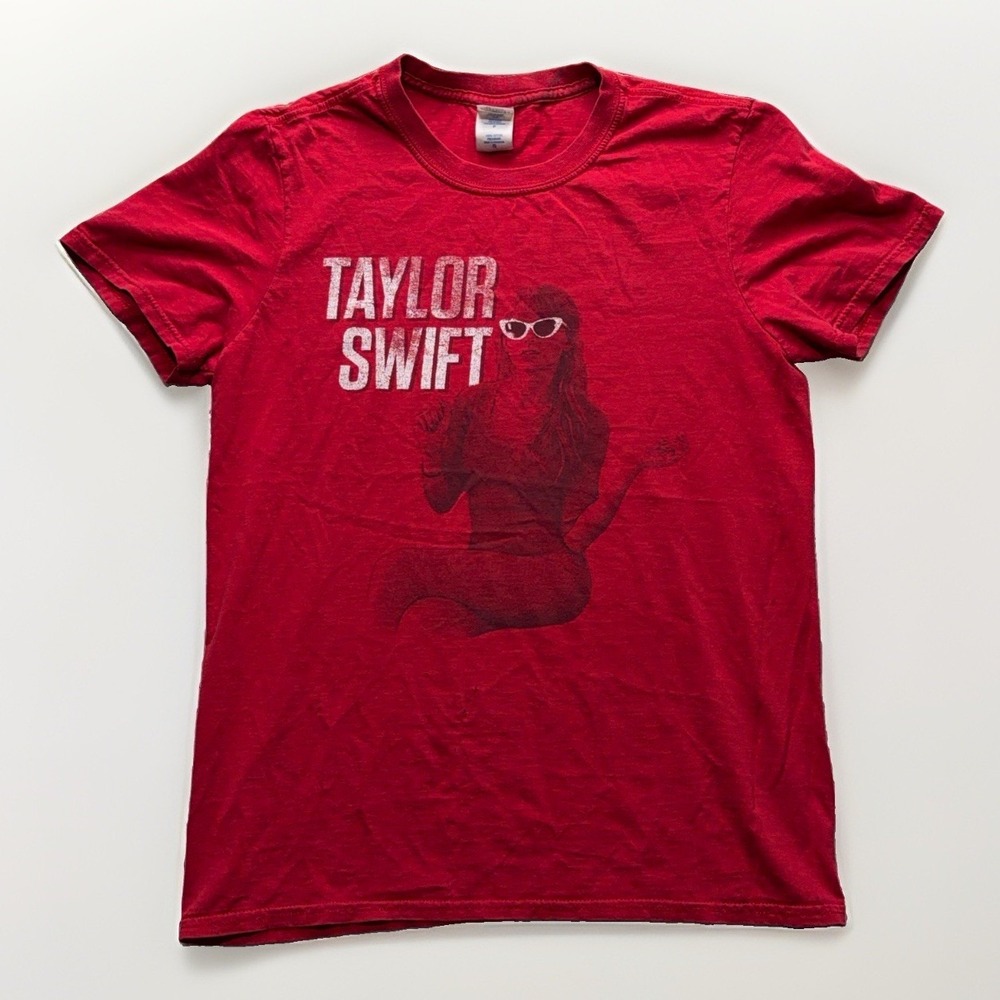 Taylor Swift Red Tour 2013 Womens Music Concert Tee T Shirt Red S Distressed